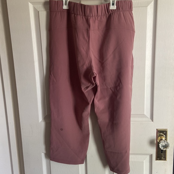 LULULEMON ON THE FLY PANTS *read description* - Picture 7 of 7